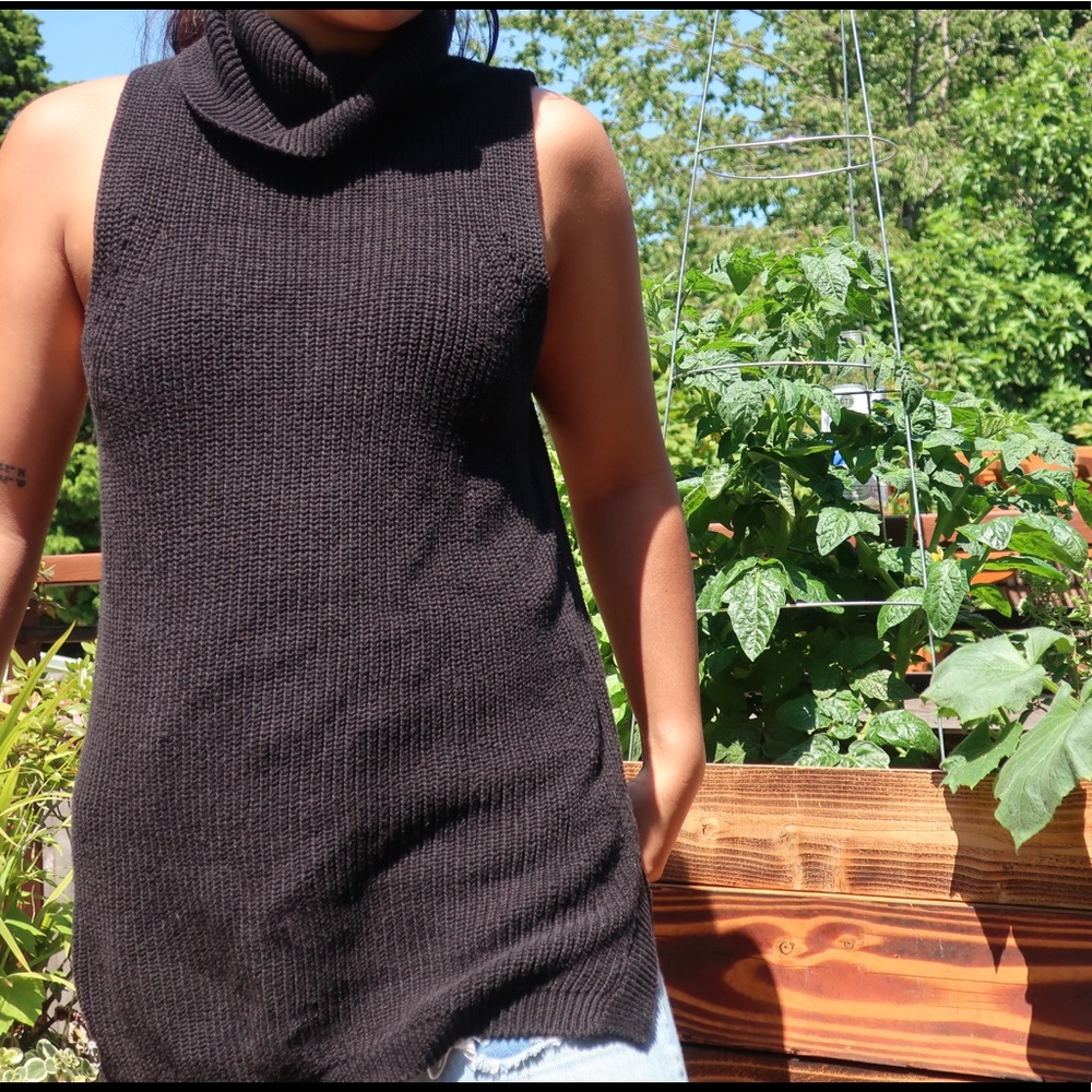 Knitted turtle neck